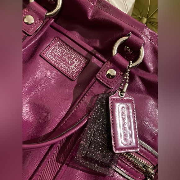 Coach Daisy Liquid Gloss Pocket tote in Berry. Used: 50$ obo CUTE!! - Picture 3 of 7